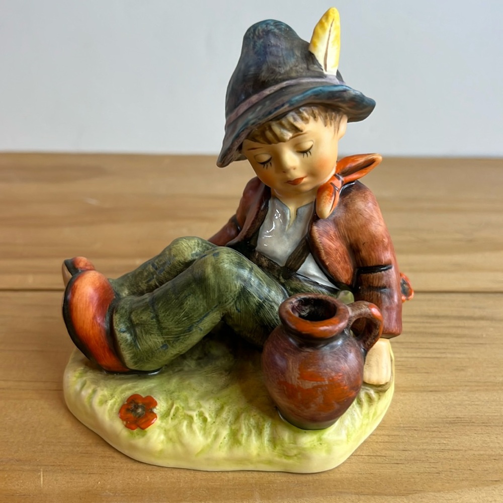 Goebel Collectors Club Hummel Figurine #8- Coffee Break Edition 409 1976